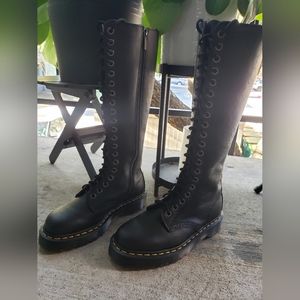Dr. Martens 1B60 BEX PISA LEATHER KNEE HIGH BOOTS